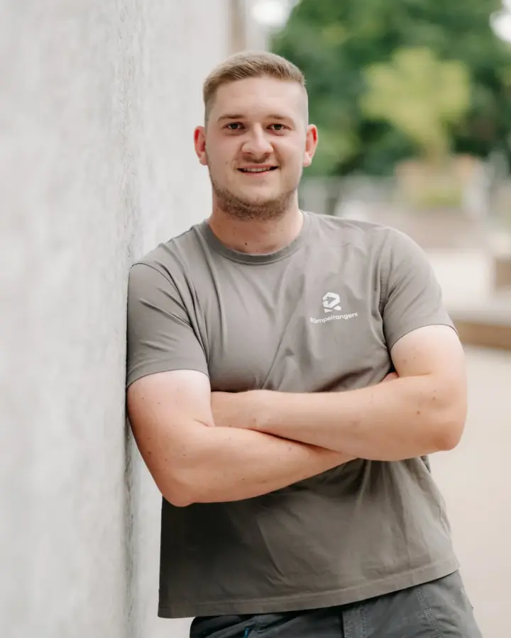 Felix vom Team der Rümpelrangers, im Firmenshirt