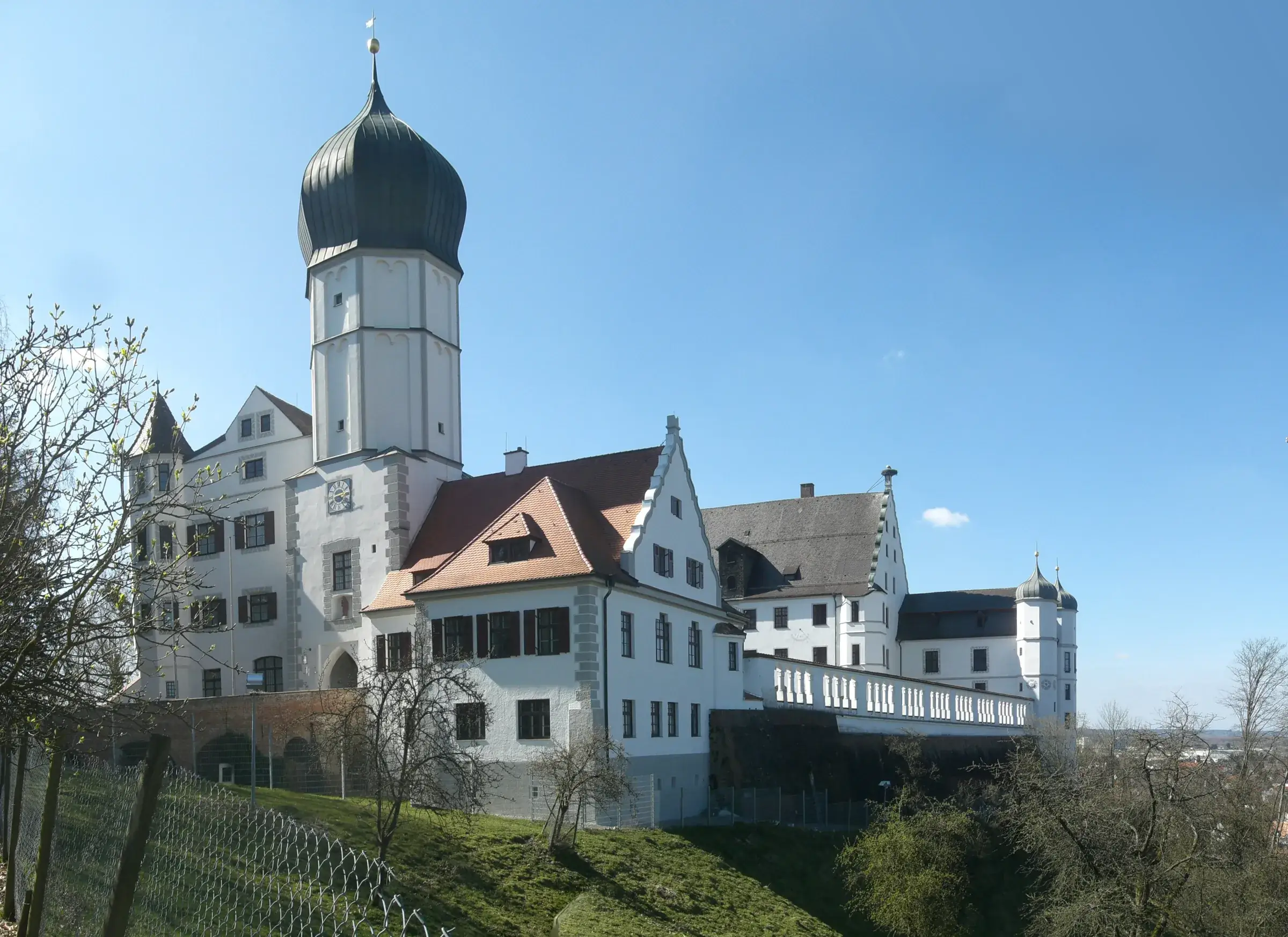 Vöhlinschloss in Illertissen mit Zwiebelturm